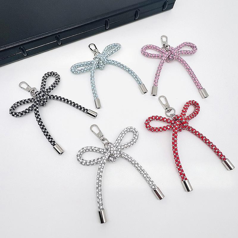 Phone Accessories Ideas - قلادة على شكل فراشة كريستالية للهواتف