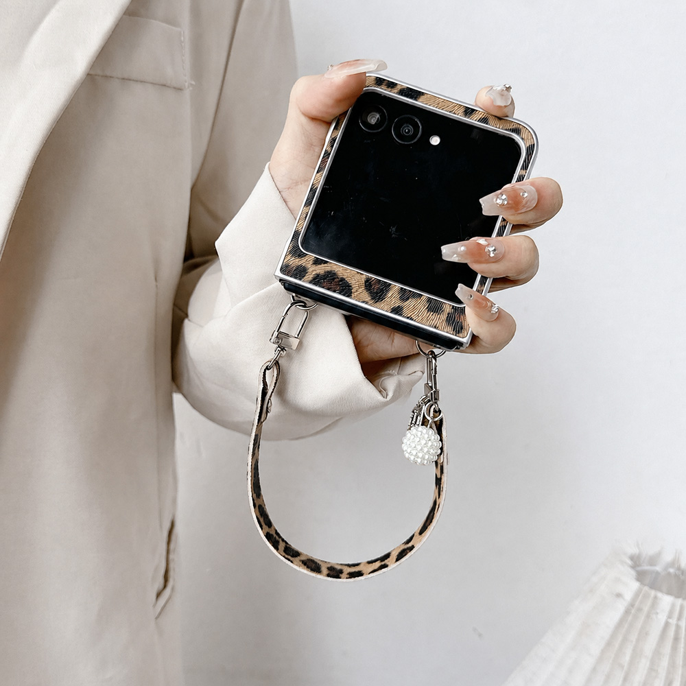 حافظة هاتف قابلة للطي بطبعة جل - مراجعة Phone Accessories Pouch وسعره