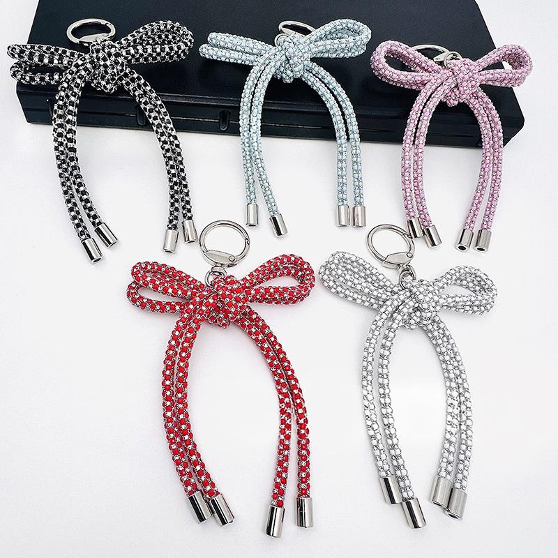 قلادة على شكل فراشة كريستالية  - مراجعة Phone Accessories Ideas وسعره