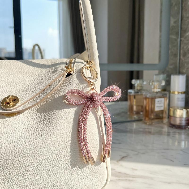 قلادة على شكل فراشة كريستالية  - مراجعة Phone Accessories Ideas وسعره