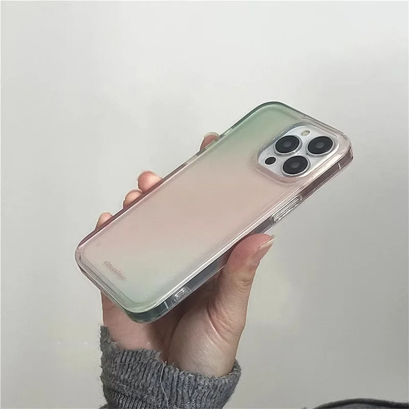 غطاء هاتف أبيض اللون بتدرج أخض - مراجعة Y2K Phone Accessories وسعره