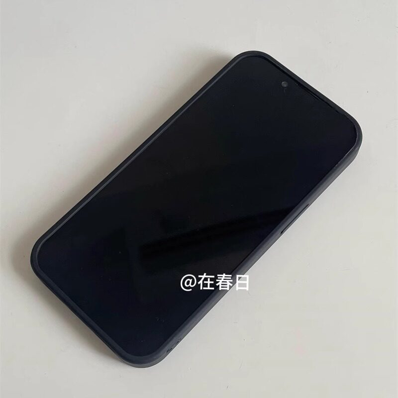 غطاء هاتف كوري بنمط النقاط الو - مراجعة Y2K Phone Accessories وسعره