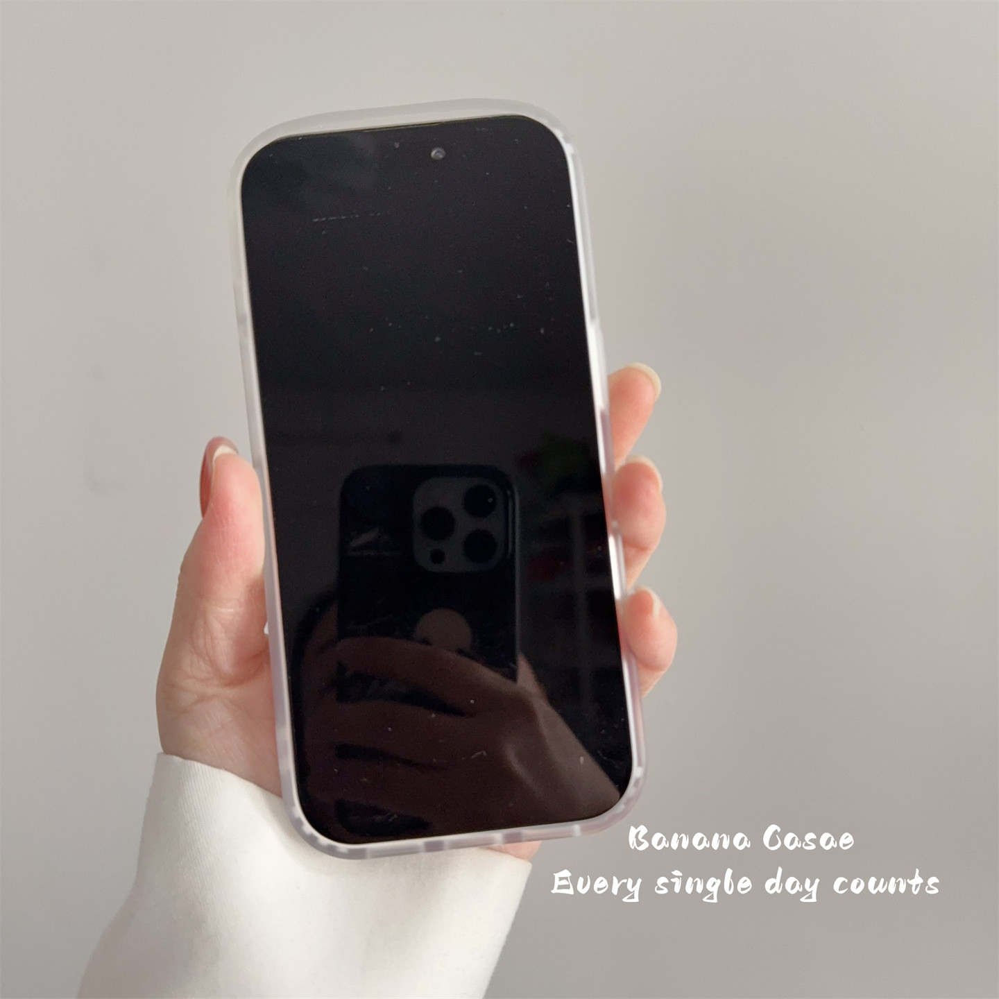 غطاء هاتف كوري بنمط النقاط الو - مراجعة Y2K Phone Accessories وسعره